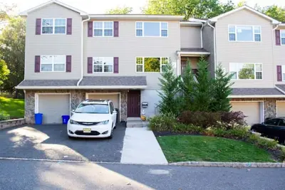 Image de Golf view from Patio- Spacious 3-bedroom apartment in charming Bridgewater