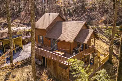 Image de Charming 2-bedroom cabin close to Bryson City with Ac, WiFi, Hot tub