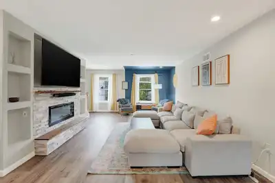 Image de Spacious modern 4-bedroom townhome in Wilmington, up to 10 people