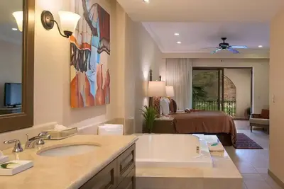 Image de Two-Bedroom Suite at Villa del Palmar Loreto\n\n
