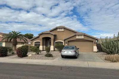 Image de Month min, fantastic spacious Coronado Ranch w/fenced yard, fireplace & pool!