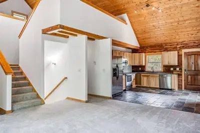 Image de Excellent House for Rent 3bd 3bth, large Loft, over an acre, beautiful cedar log