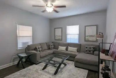 Image de Quaint Bungalow mins from Fsu/Mid/Downtown