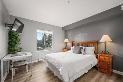 Image de Sweet Peaks\n Prime location, True ski in ski out Bear Lodge