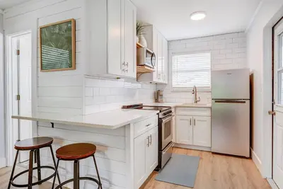 Image de Charming cottage in delightful Stuart with Ac, WiFi
