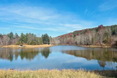 Image de Fully restored cabin, 150 years old, nestled on Lookout Creek Farms