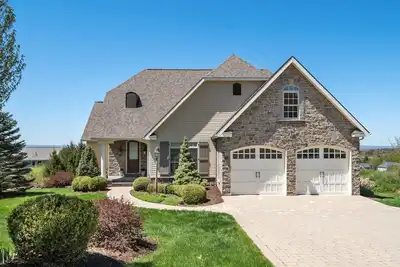 Image de Luxurious 4-bedroom home with stunning sunsets with Fitness and Media rooms!