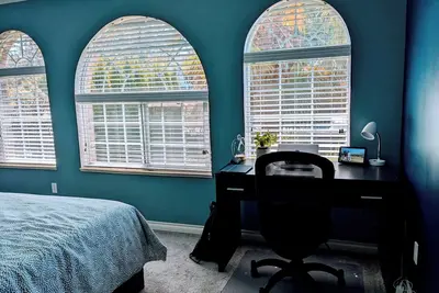 Image de Furnished 3 Bedroom Suite 20 Minutes Skytrain to Bc Place Stadium \/ 35 Mins Uber