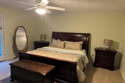 Image de Charming 3 bed house nestled in the woods at the base of Mt Alto.