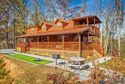 Image de Spring Break is Here! King Beds, Arcade Games, Shuffleboard, Hot Tub & Cornhole!