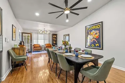 Image de New | Int Designed | Single Level | Hot Tub | Mtns