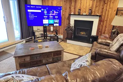 Image de Escape to Killington! 1 Bd 1 Bath Sleeps 4. Walk to slopes. Hot Tub!