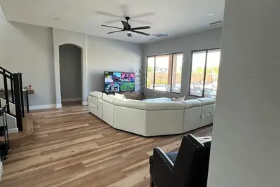Image de Sports Lovers! Stunning 4br/3ba home with pool & outdoor dining- Sportee Home