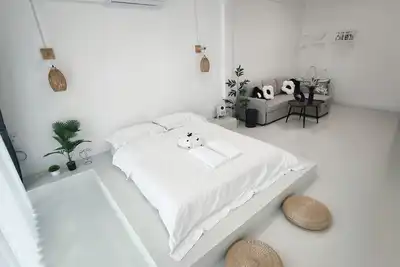 Image de 曼谷市中心 2分钟抵达silom mrt和bts 公共交通出行方便 5房5床11人 朱拉医院 尚泰Silom lumpini park bnh医院 曼谷一号