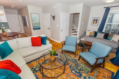 Image de Cute Boston Home | near T