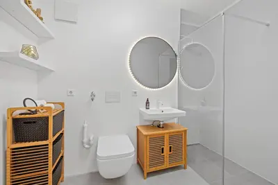 Image de 3 room ground floor apartment with terrace directly at the Kurpark, near train station + Schön Klinik