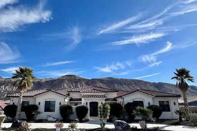 Image de Mountain Oasis-Large Private Pool-8 Bedrooms