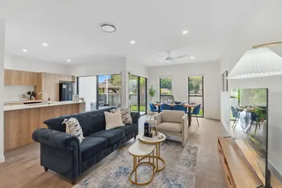 Image de BrandNew Modern 4br House w/Parking/Yard/Mall/Park