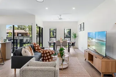 Image de Modern BrandNew House near Mall/Park with 2Parking