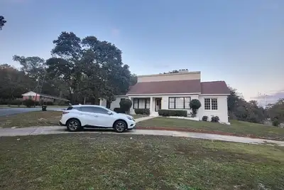 Image de Spacious 5-bedroom house pool with Ac and WiFi in delightful Warner Robins