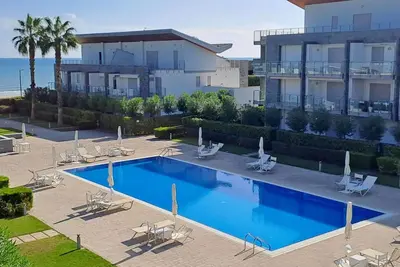 Image de Joli appartement avec Wifi, piscine, climatisation, Tv, terrasse, animaux admis et parking