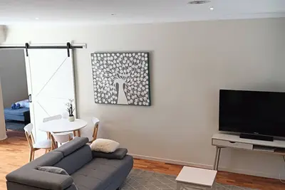 Image de Coastal charm, spacious townhouse Ideal for families or groups of up to 8