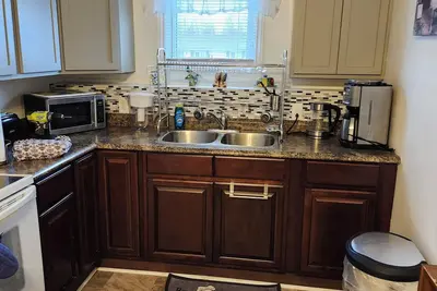 Image de Cozy 2 bedroom apartment with WiFi, parking, washer and dryer & comfortable beds