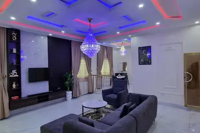 Image de Luxurious and quiet Home |\nSecure and convenient with nearby mall\n