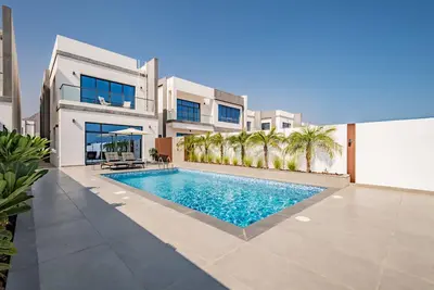 Image de Sumptuous 5br with Assist Rm in Al Dana Island, Sharm, Fujairah by Deluxe Holiday Homes