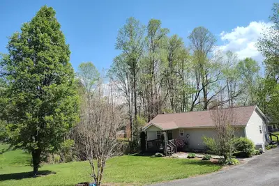 Image de Winter Disc. . Private home convenient to everything\nWNC AgCntr, Airprt, Dt & more