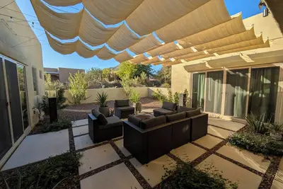 Image de Charming 3-bedroom house with beautiful courtyard and spectacular mountain views