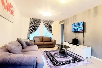 Image de Maison-Famille-Salle de bain-Vue sur la cour