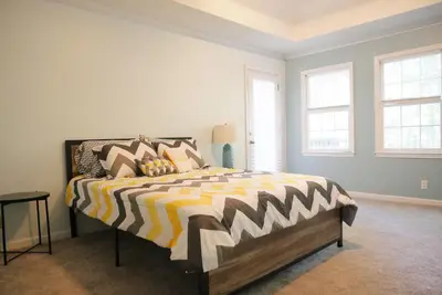 Image de Spacious 3-bedroom house nestled among peaceful woods!