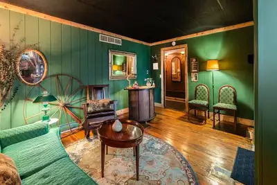 Image de Private Group Accommodations w/ Events & Game Room
