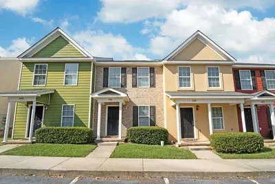 Image de Cozy & Spacious Townhouse in a Gated Community