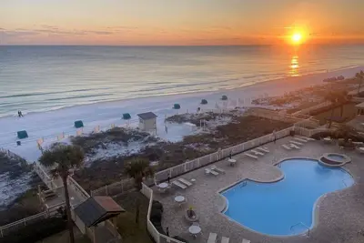Image de Gulf-view 5th-floor retreat, spring deals & summer ready