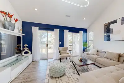 Image de Third Floor Condo with balcony, washer/dryer, golf course views, and pool