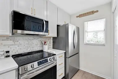 Image de newly renovated, gorgeous 2-bedroom condo with Ac, WiFi in tranquil Venice