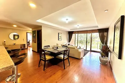 Image de Centrally located spacious 3 bedrooms + 2 garages + terrace + Wifi