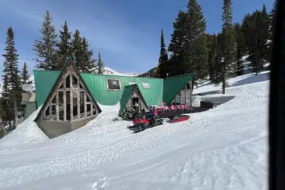 Image de Alta Supreme Chalet True Ski In, Ski Out mid mountain slope side, Hot tub, WiFi