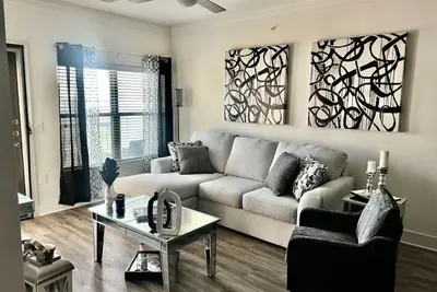 Image de Two-Bedroom Cozy Oasis