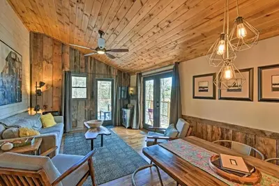 Image de Charming 2-bedroom cottage in brilliant Blue Ridge with hot tub, patio, fire pit