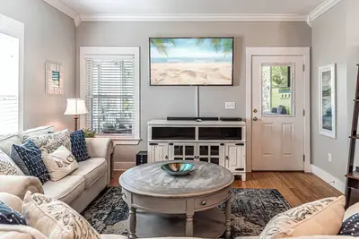 Image de 6020 3/2 sleeps 10 close to pool beach items