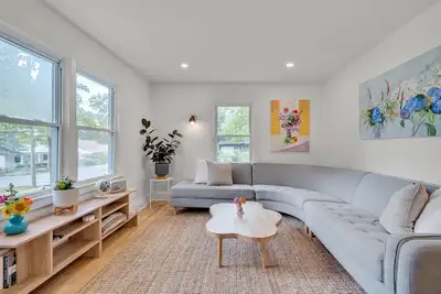 Image de Ideally Located Modern Sanctuary - Brand New!