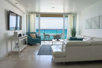 Image de Beach Front spectacular view  2-bedroom condo Esj Towers