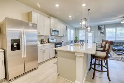 Image de Charming 3-bedroom Oasis in a gated community near Galleria mall of Houston.