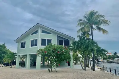 Image de Captains Quarters is a charming  canal front Keys house in delightful Islamorada