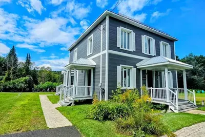 Image de Château Saint-Émile, Heritage Lakefront & Hot Tub
