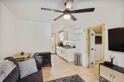 Image de New! Shoreline Village Cabin Unit 1