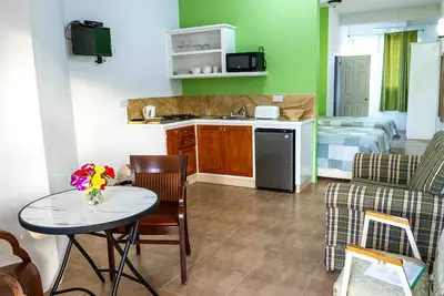Image de The Hamlet Suites - Bright and spacious Studio Apartment 3